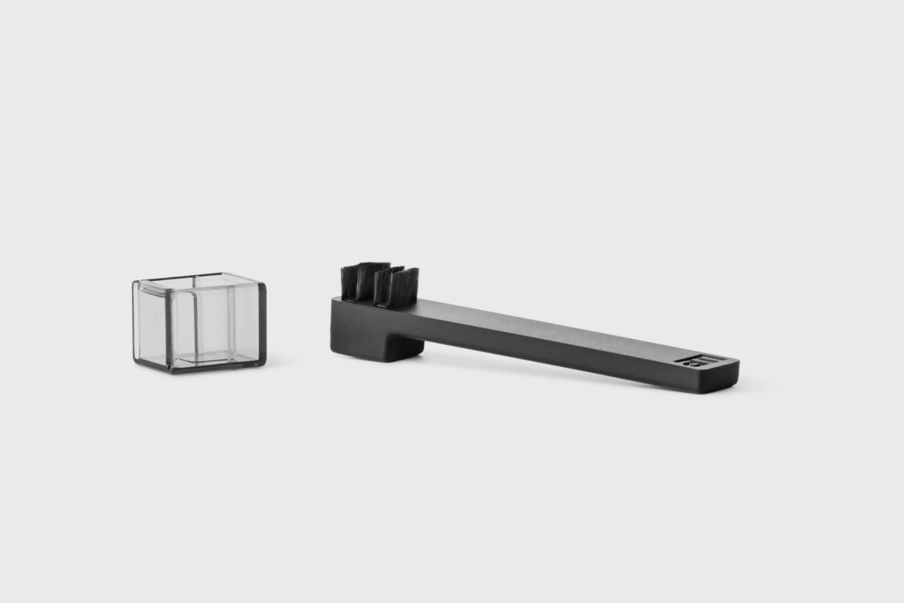 Anti-static stylus brush